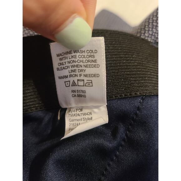 Maurices large women's navy and white capris - Picture 6 of 9